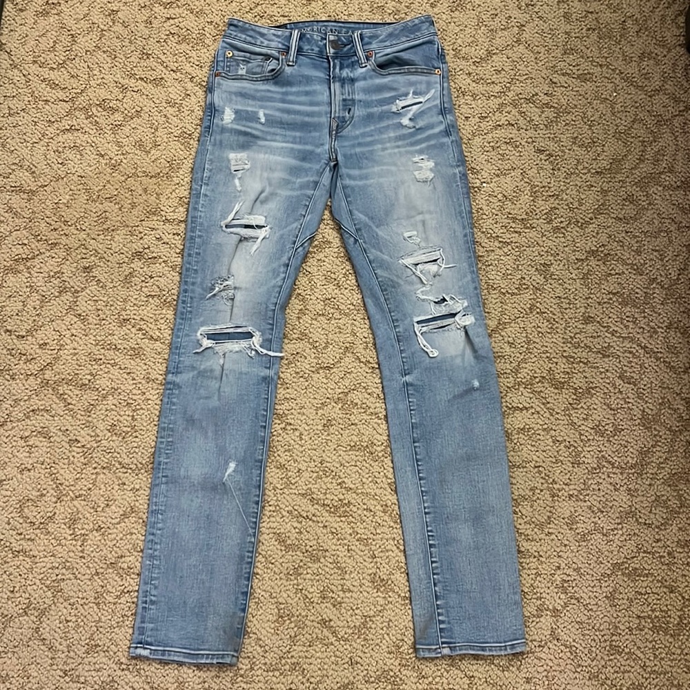 American eagle men’s distressed patched 28x32 jeans